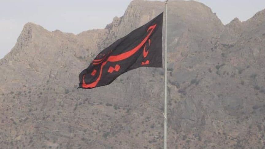 اهتزاز پرچم معظم عزای حسینی در سیرجان